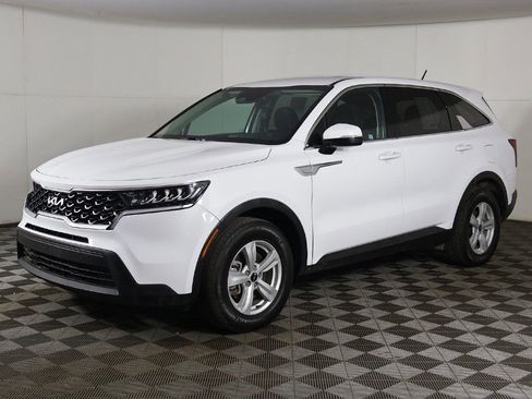 Used 2023 Kia Sorento LX image 7