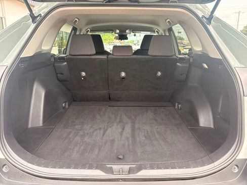 Used 2022 Toyota RAV4 XLE AWD/4WD image 8