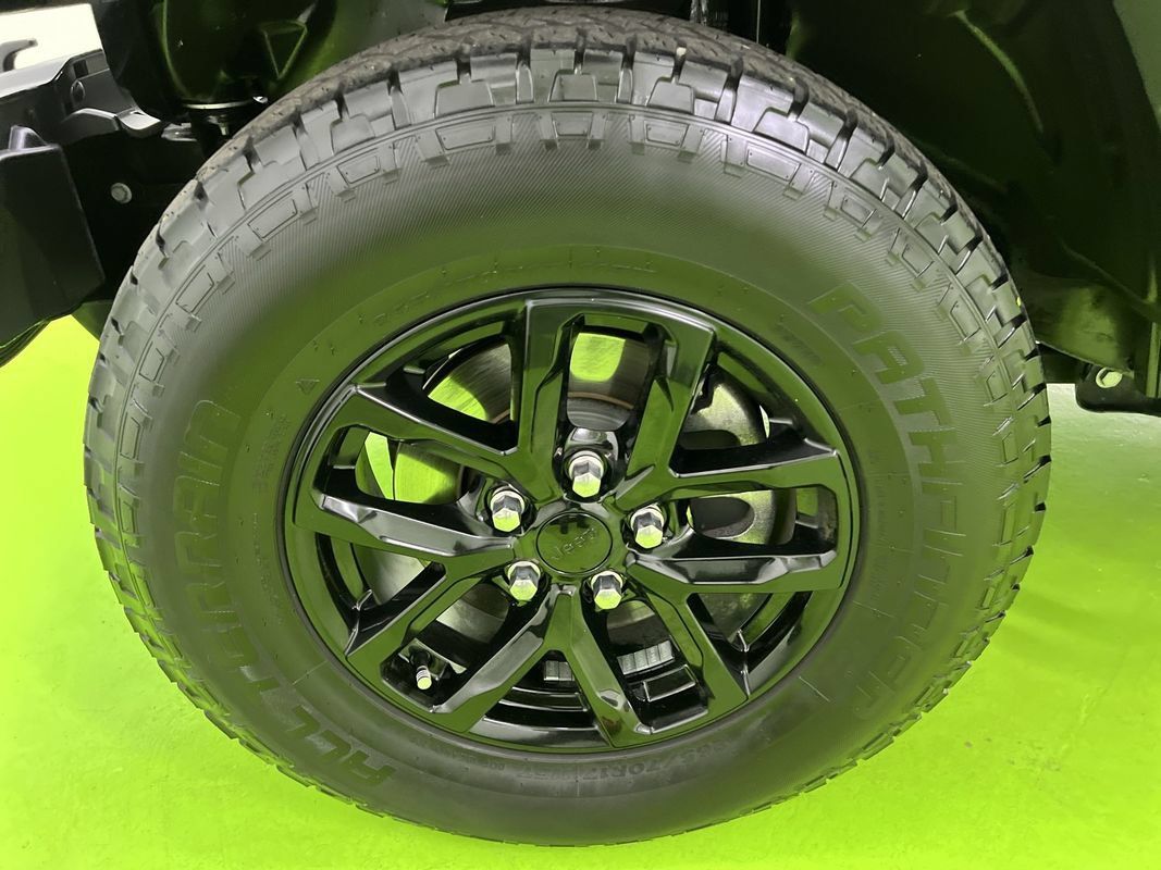 Used 2023 Jeep Gladiator Sport AWD/4WD image 16