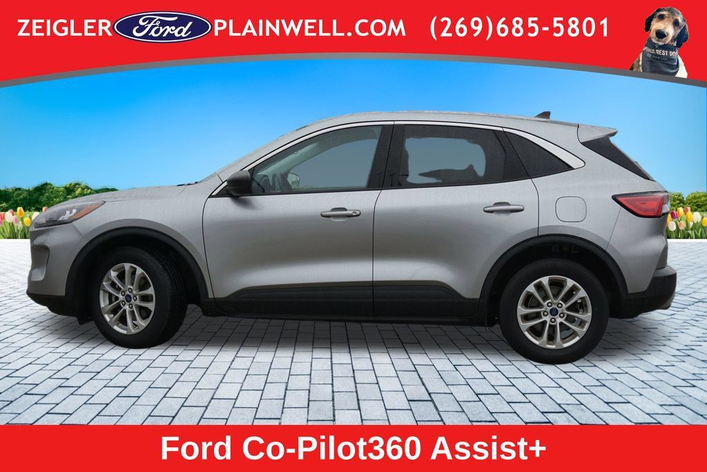 Used 2022 Ford Escape SE w/ Cold Weather Package FWD image 2