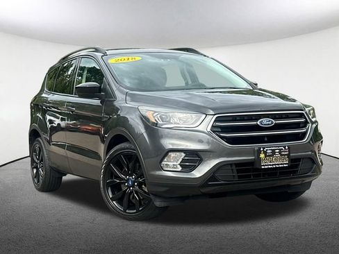Used 2018 Ford Escape SE w/ SE Sport Appearance Package AWD/4WD image 2