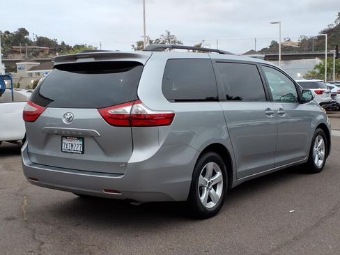 Used 2017 Toyota Sienna LE FWD image 4