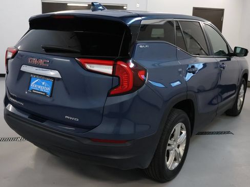Used 2024 GMC Terrain SLE AWD/4WD image 7