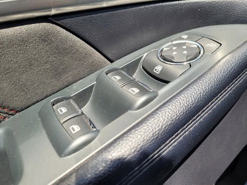 Used 2018 Ford Explorer XLT w/ Equipment Group 202A FWD image 27