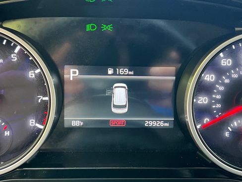 Used 2024 Kia Carnival EX FWD image 16