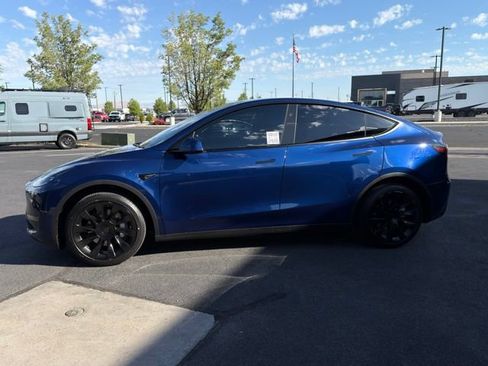 Used 2024 Tesla Model Y 2WD image 9