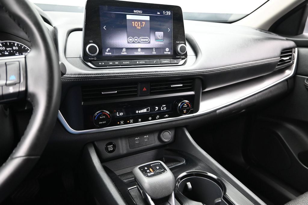 Used 2025 Nissan Rogue SV AWD/4WD image 39