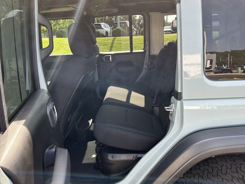 Used 2024 Jeep Wrangler Unlimited Rubicon 4xe w/ Capability Package AWD/4WD image 30