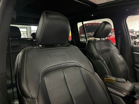 Used 2024 Jeep Grand Cherokee Overland image 31