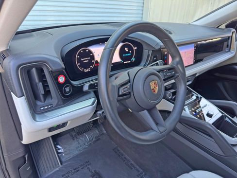 Used 2025 Porsche Cayenne Coupe AWD/4WD image 14