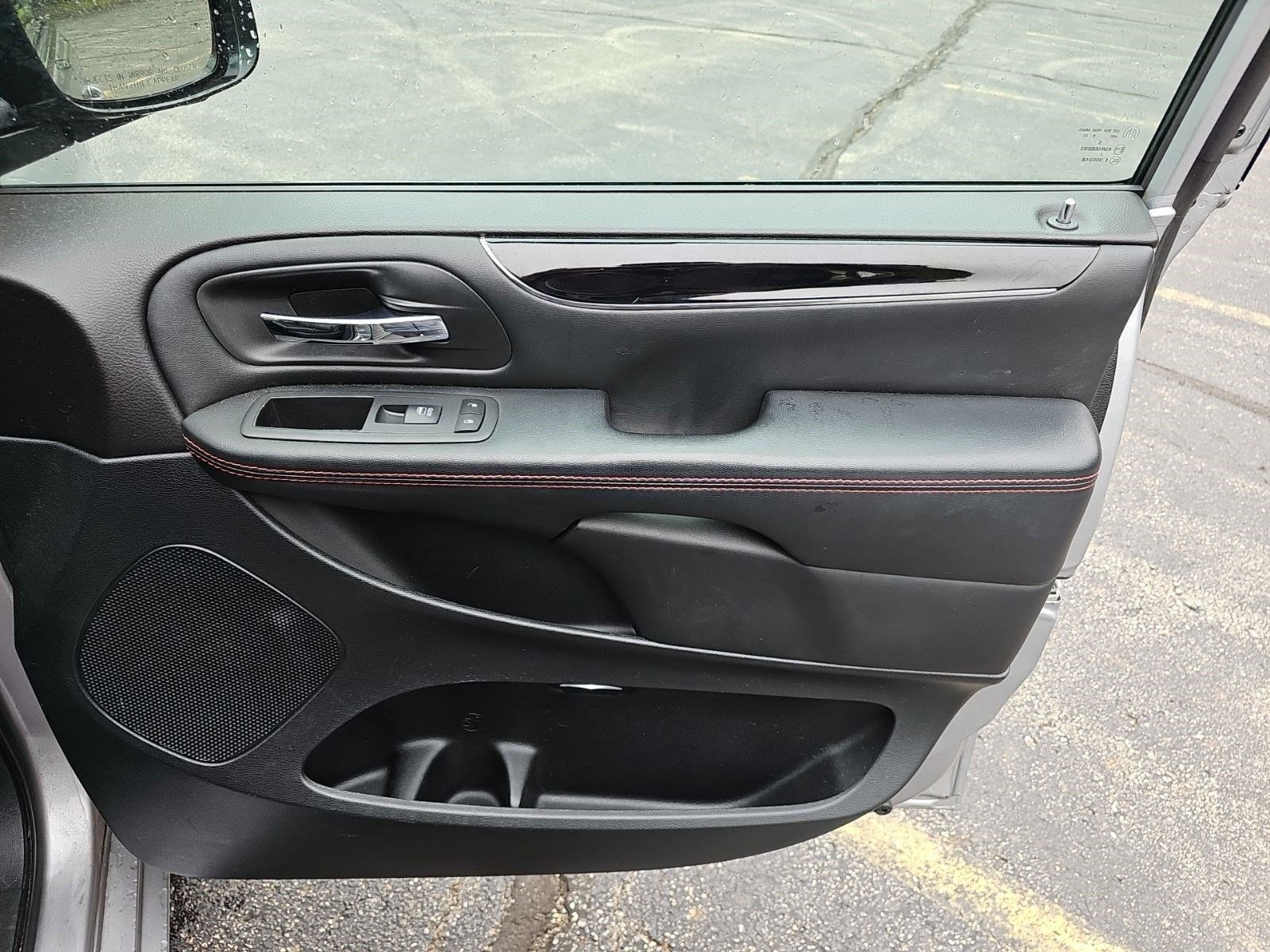 Used 2018 Dodge Grand Caravan GT FWD image 14