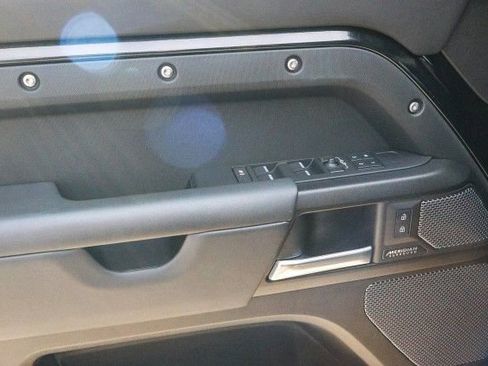 Certified 2024 Land Rover Defender 110 V8 image 22