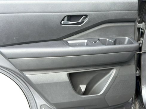 Used 2025 Nissan Pathfinder SV FWD image 27