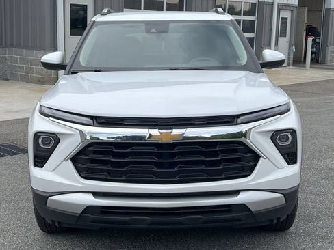 Used 2025 Chevrolet TrailBlazer LT AWD/4WD image 16