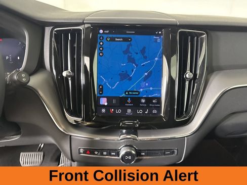 Used 2023 Volvo XC60 B5 Core w/ Climate Package AWD/4WD image 17