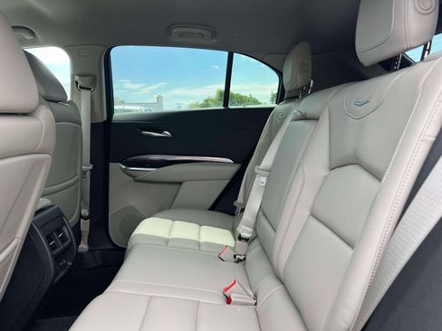 Used 2023 Cadillac XT4 Luxury w/ Cold Weather Package FWD image 11