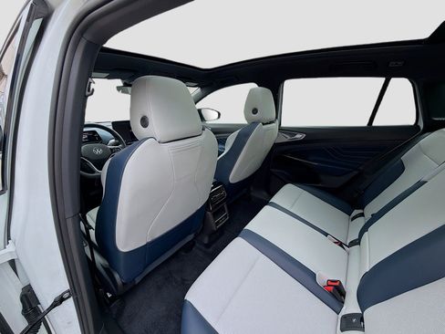 Certified 2025 Volkswagen ID.4 Pro S w/ ID.4 Black Package image 25