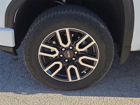 Used 2025 GMC Sierra 1500 AT4 w/ AT4 Premium Package image 11