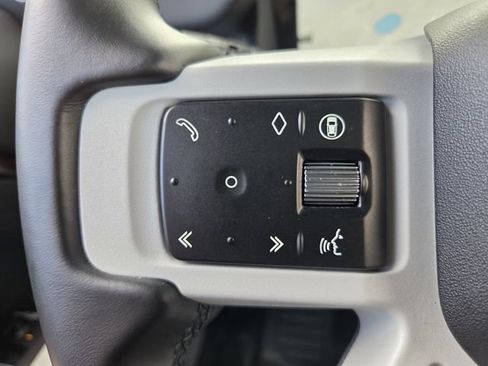 Used 2024 Land Rover Defender 130 X-Dynamic SE AWD/4WD image 28