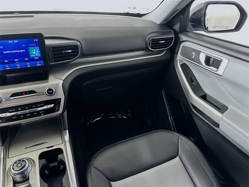Used 2022 Ford Explorer XLT w/ Equipment Group 202A image 20