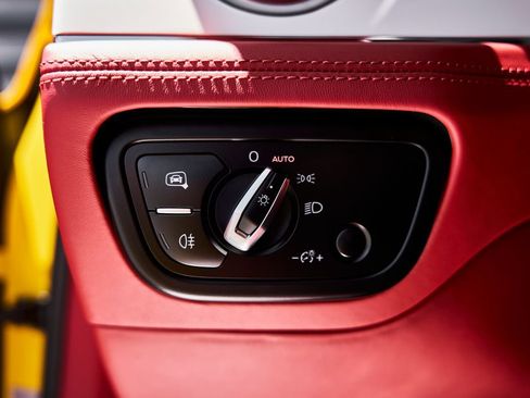 Used 2023 Bentley Bentayga AWD/4WD image 57