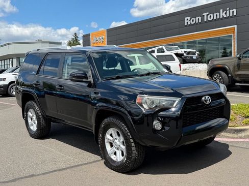 Used 2016 Toyota 4Runner SR5 AWD/4WD image 2