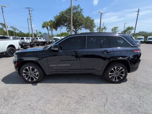 Used 2024 Jeep Grand Cherokee Overland w/ Trailer Tow Package AWD/4WD image 8