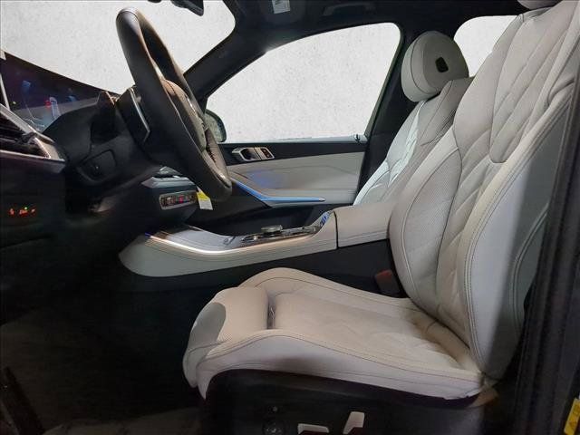 Used 2026 BMW X5 xDrive50e w/ Premium Package AWD/4WD image 4