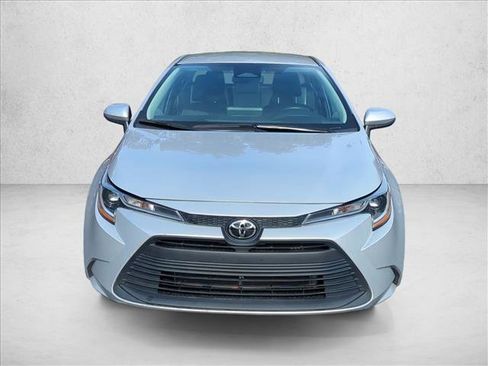 Used 2023 Toyota Corolla LE image 2