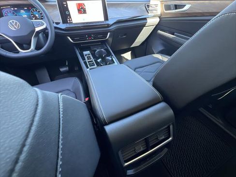 New 2026 Volkswagen Taos SE image 20
