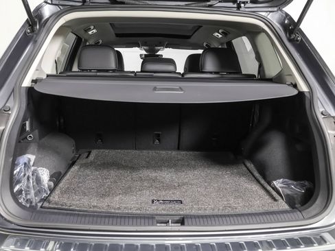 Certified 2023 Volkswagen Tiguan SE w/ Panoramic Sunroof Package AWD/4WD image 40