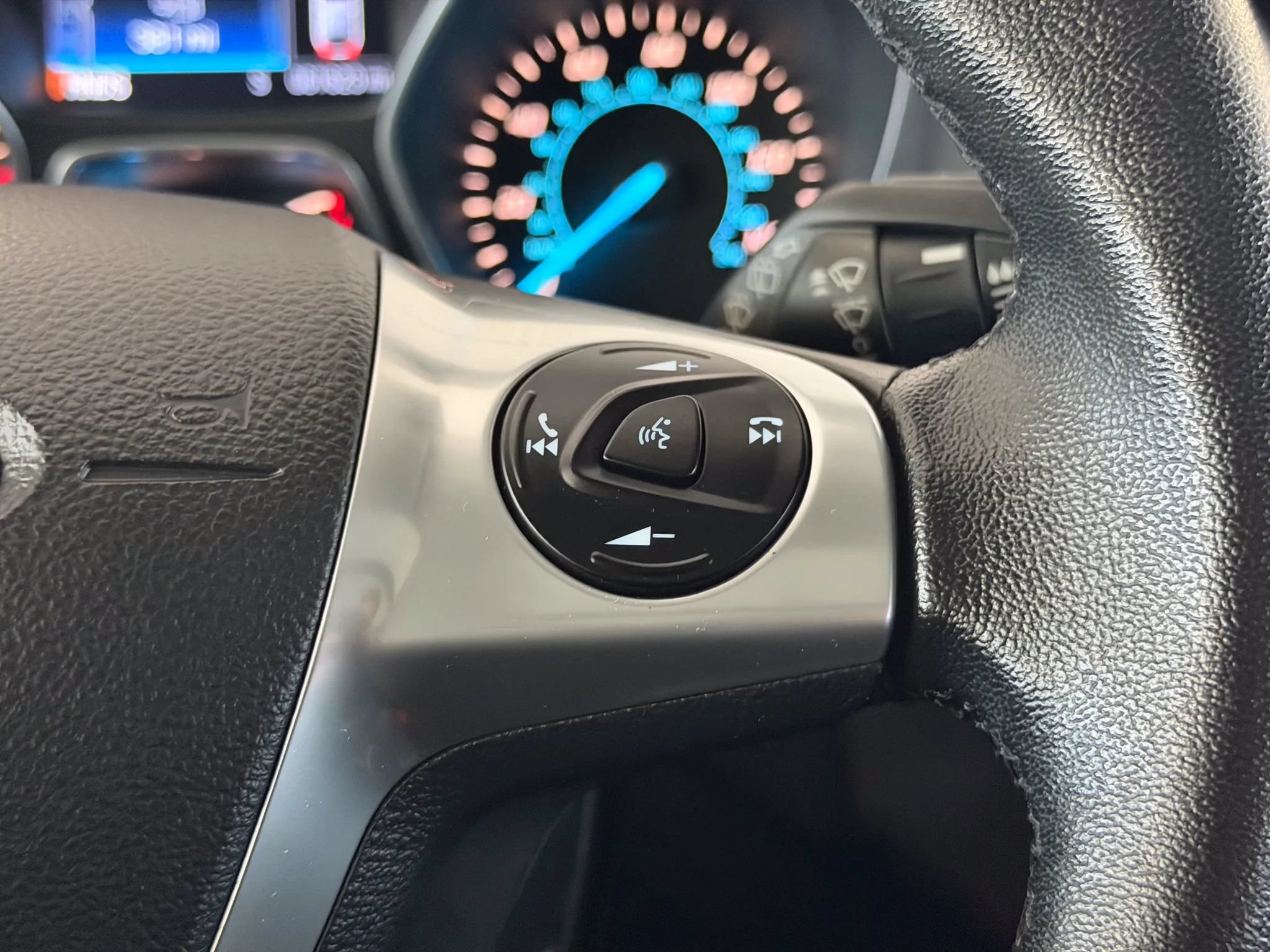 Used 2015 Ford Escape Titanium FWD image 33