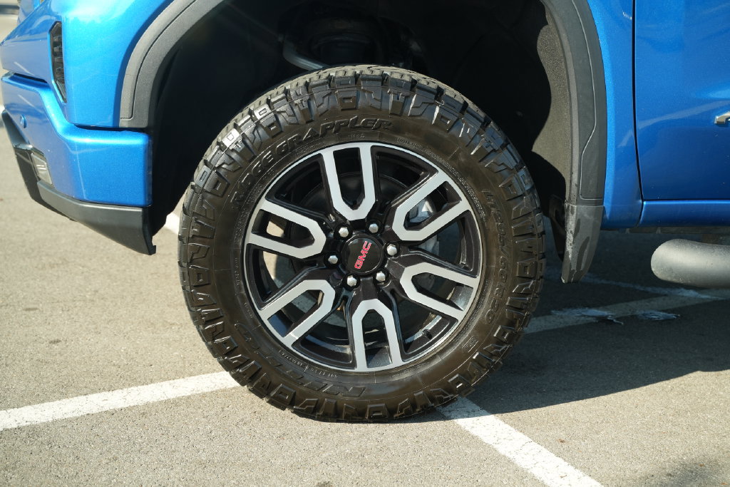 Used 2022 GMC Sierra 1500 AT4 w/ AT4 Premium Package AWD/4WD image 12