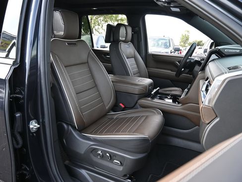 Used 2025 GMC Yukon Denali Ultimate AWD/4WD image 27