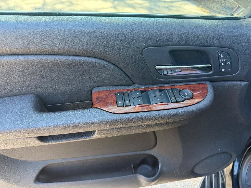 Used 2009 Chevrolet Avalanche LTZ RWD image 22