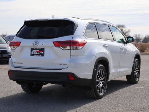 Used 2018 Toyota Highlander SE image 9