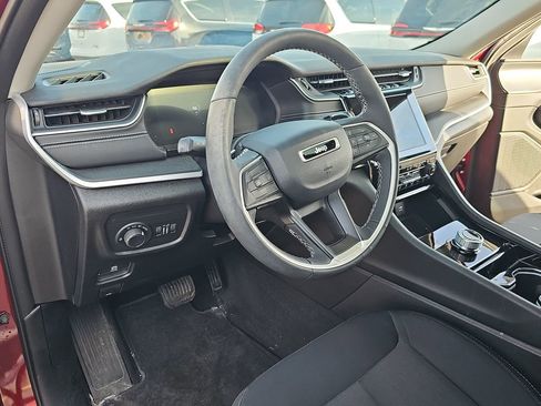 Certified 2023 Jeep Grand Cherokee Laredo w/ Luxury Tech Group I AWD/4WD image 14