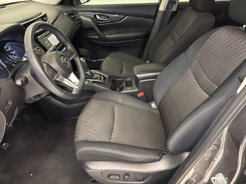 Used 2017 Nissan Rogue SV w/ Midnight Edition FWD image 20