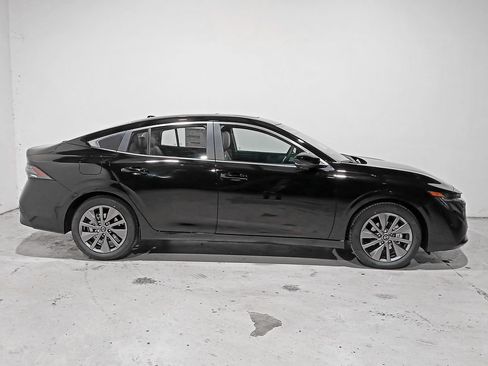 Used 2026 Nissan Sentra SL w/ Floor Mat Package FWD image 7