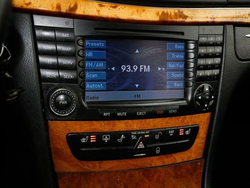 Used 2008 Mercedes-Benz E 350 4MATIC Sedan image 16