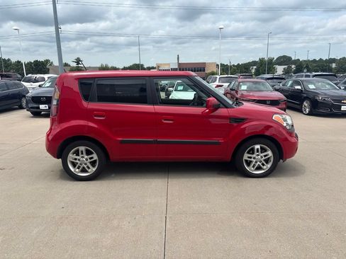 Used 2010 Kia Soul + w/ Audio Pkg FWD image 4