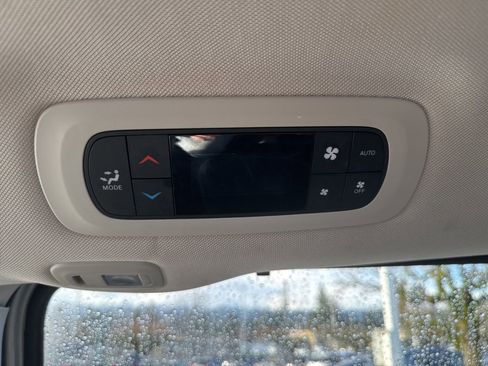 Used 2022 Chrysler Pacifica Limited image 26