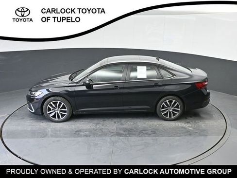 Used 2025 Volkswagen Jetta SE w/ Sunroof Package image 34