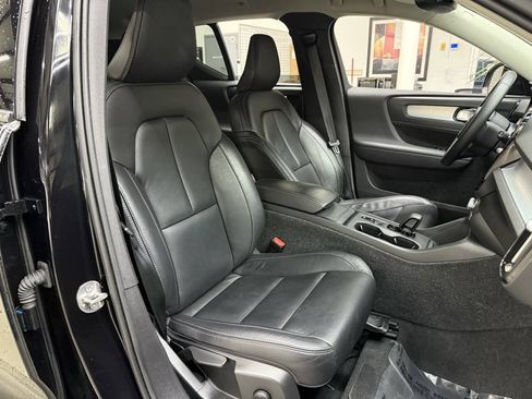 Used 2022 Volvo XC40 T5 Momentum AWD/4WD image 17