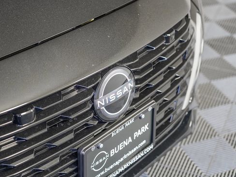 Used 2025 Nissan Sentra SV w/ SV Premium Package image 3