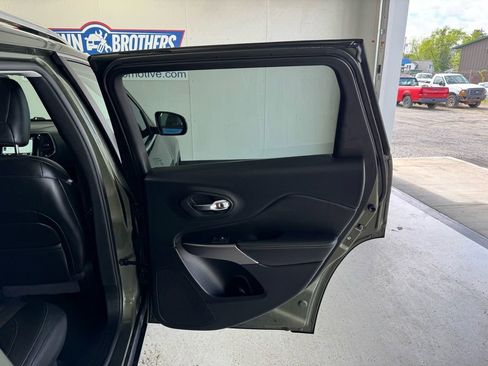 Used 2019 Jeep Cherokee Limited AWD/4WD image 27