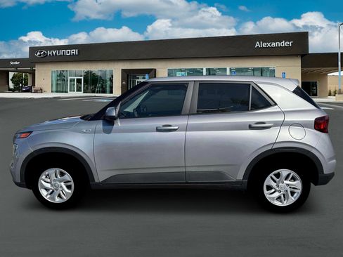 New 2026 Hyundai Venue SE image 3