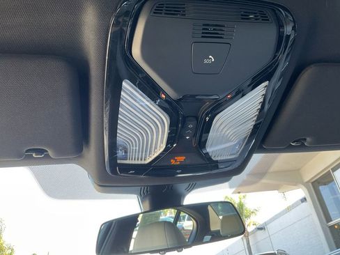 Used 2022 BMW 530i w/ Premium Package image 25