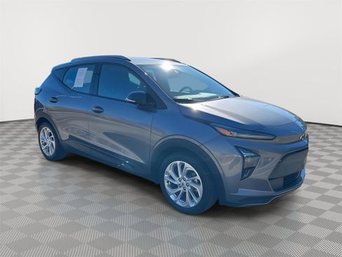 Used 2022 Chevrolet Bolt EUV LT w/ Comfort Package image 7