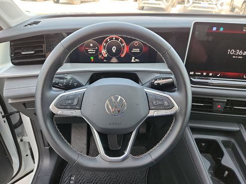 Used 2026 Volkswagen Tiguan SE FWD image 16